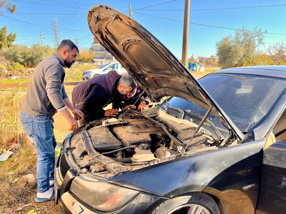 Konya plakalı lüks otomobilde yangın paniği 4